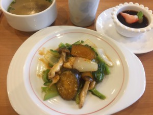 季節野菜と若鶏胸肉の四川風魚香炒め