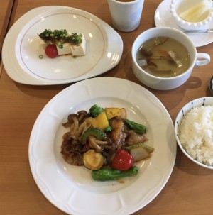 やわらかい鶏胸肉と初夏の野菜の豆豉醬炒め