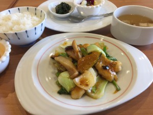 春野菜と柔らかい鶏胸肉の豆豉醬炒め